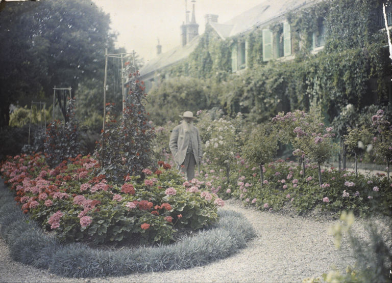 Https://commons.wikimedia.org/wiki/File:Claude Monet in front of his House at Giverny Google Art Project.jpg