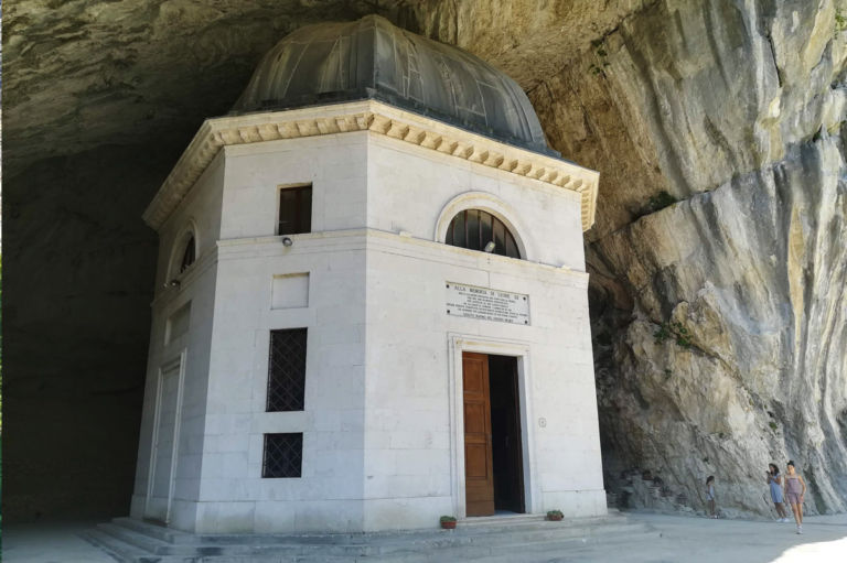Tempio valadier marche