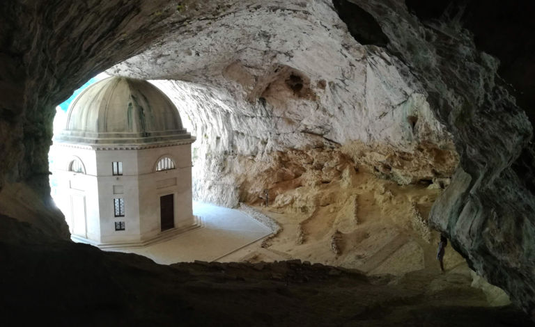 Tempio valadier marche