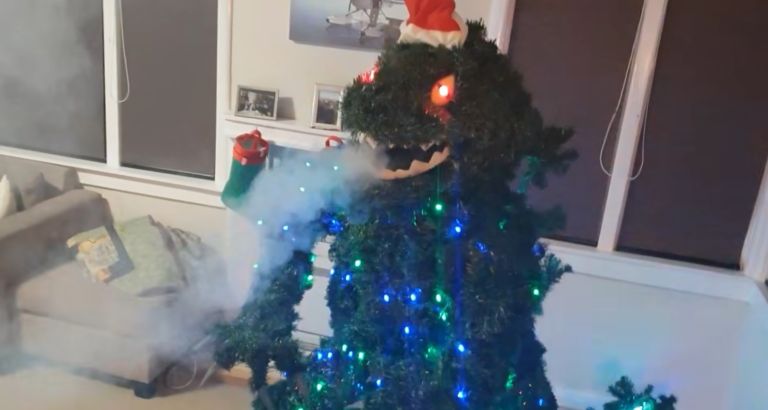 Albero di natale gozilla