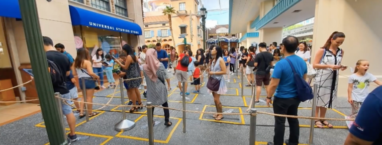 Singapore: quando il nastro adesivo per promuovere la distanza sociale diventa un elemento architettonico niente male