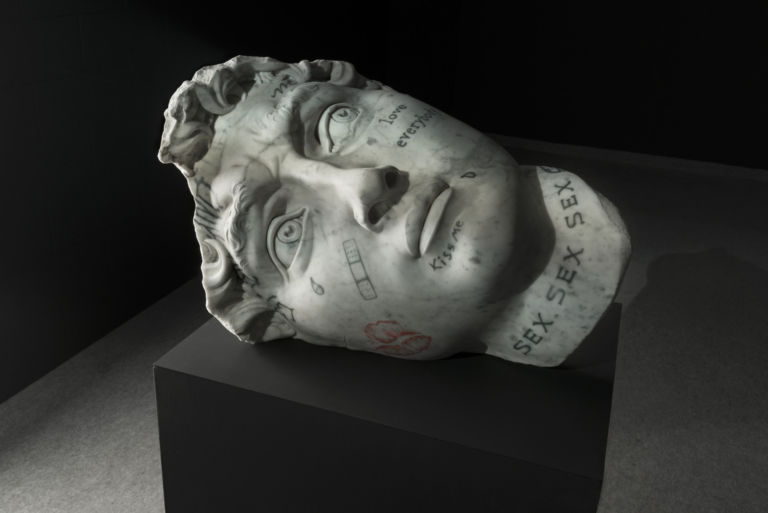 Le incredibili sculture tatuate di Fabio Viale