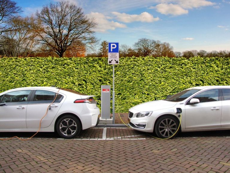 Auto ibrida plugin noleggio lungo termine