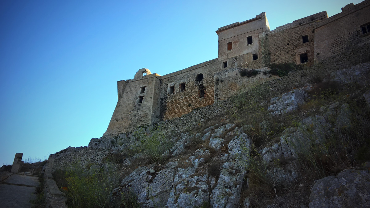 Salendo al castello