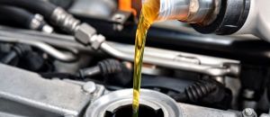 Perché mettere l'olio nel motore e quando cambiarlo?