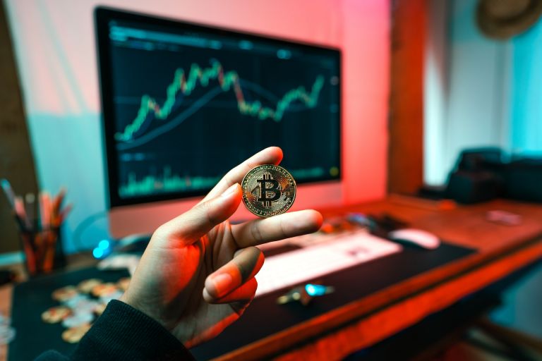 Mondo crypto: dalle piattaforme alle strategie più gettonate per investire oggi