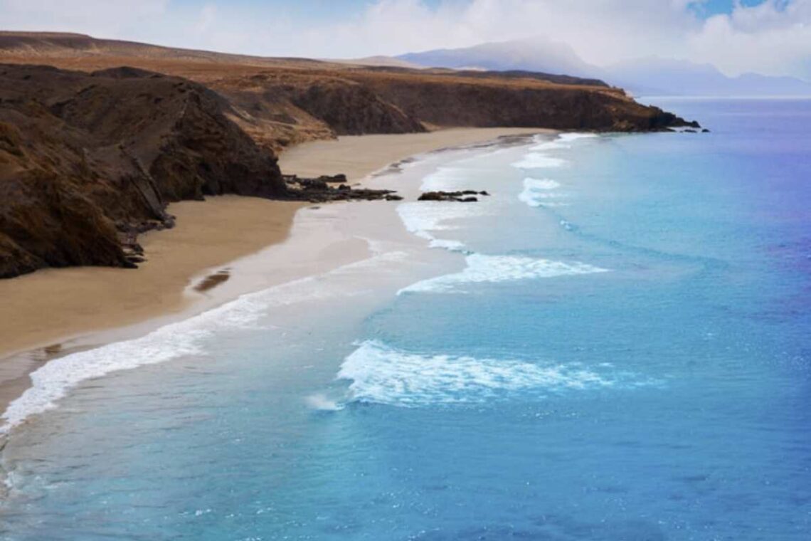 La vita notturna a Fuerteventura è vivace ma non eccessivamente frenetica.