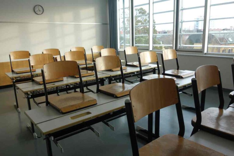 Scuola aula vuota