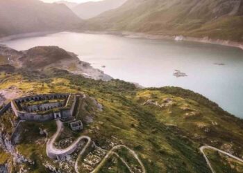 luoghi lontani turismo massa ma bellissimi