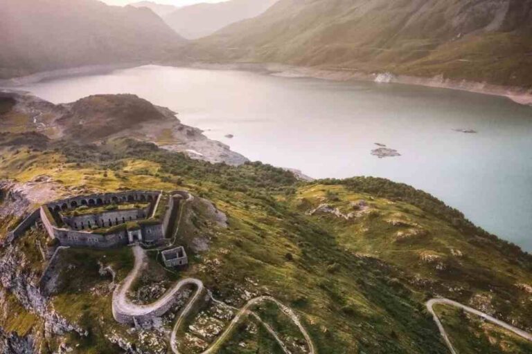 luoghi lontani turismo massa ma bellissimi