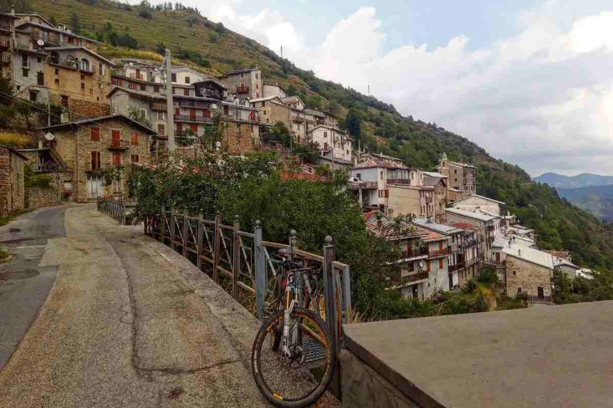 luoghi lontani turismo massa ma bellissimi