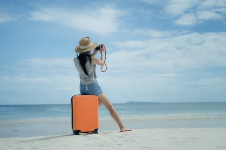 Il 2025 segna un anno in cui le spiagge più originali e segrete d’Europa stanno attirando l’attenzione di viaggiatori alla ricerca di esperienze uniche,