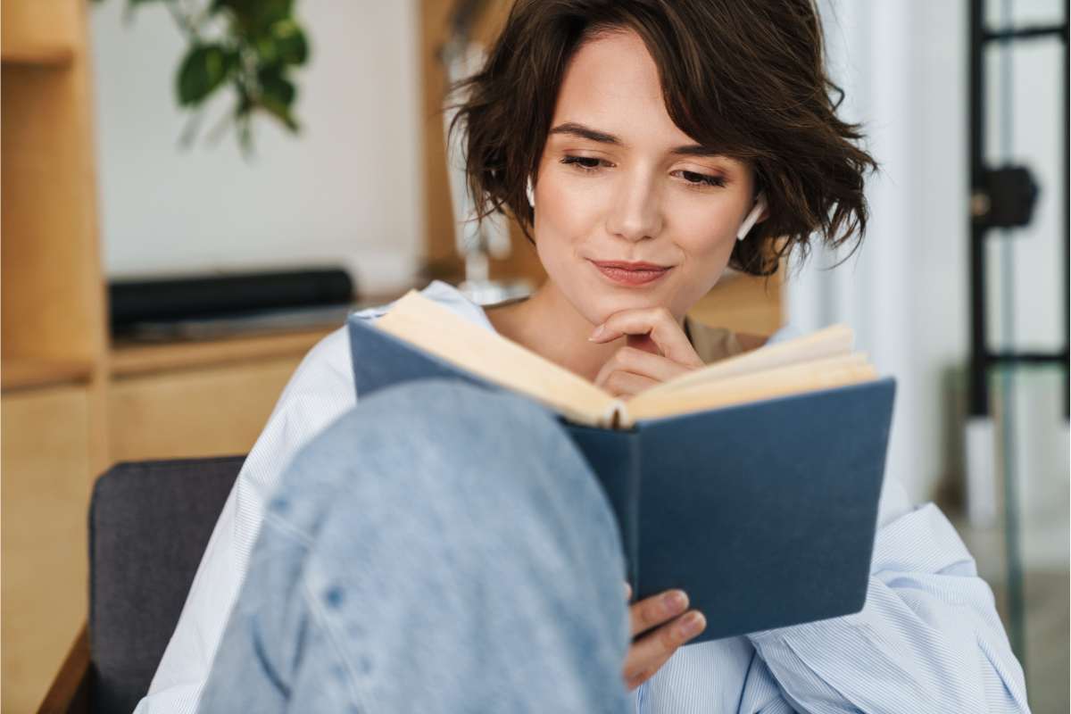 Leggere libro