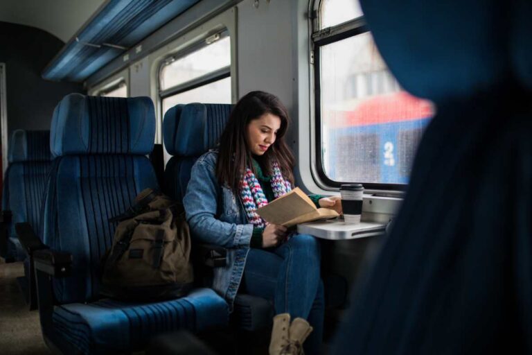 Leggere libro