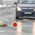 Questa evoluzione tecnologica ha generato una pericolosa convinzione tra molti automobilisti: quella che basti essere in regola con assicurazione