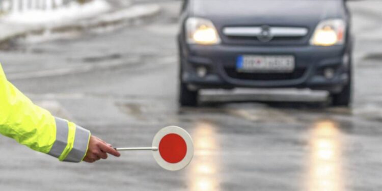 Questa evoluzione tecnologica ha generato una pericolosa convinzione tra molti automobilisti: quella che basti essere in regola con assicurazione