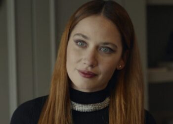 Dopo aver scoperto di essere incinta, la giovane donna si trova coinvolta in una spirale di eventi tragici che culminano con la perdita del bambino