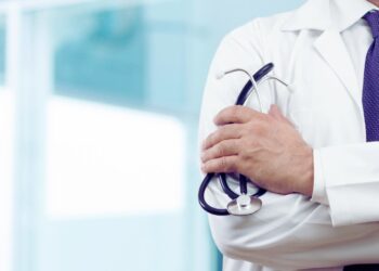 Questa malattia inizia in silenzio: il sintomo precoce che può salvarti la vita