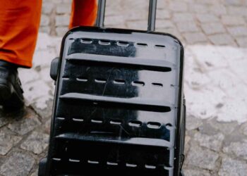 Taglia a metà i costi del volo con questi bagagli a mano intelligenti
