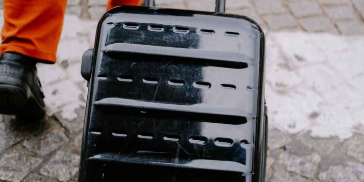 Taglia a metà i costi del volo con questi bagagli a mano intelligenti