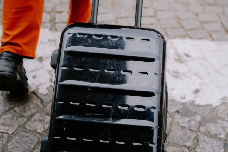 Taglia a metà i costi del volo con questi bagagli a mano intelligenti