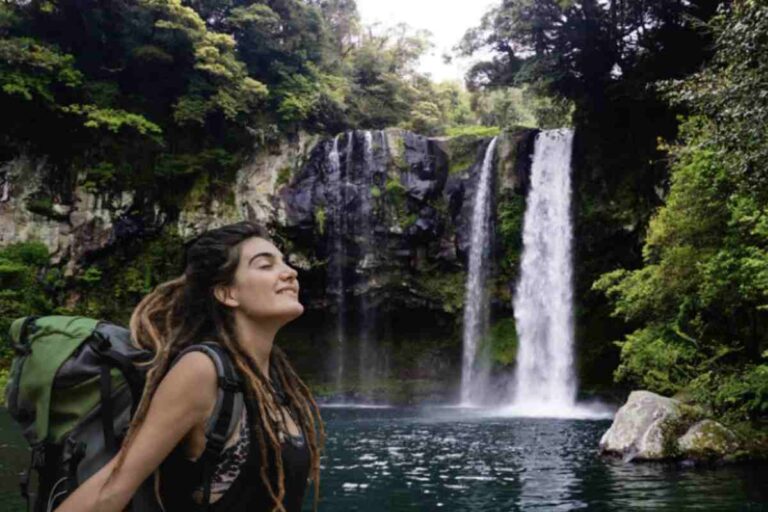 Se le città soffocano sotto l’afa e gli impianti di condizionamento spesso non bastano, la soluzione ideale è rifugiarsi in un ambiente naturale