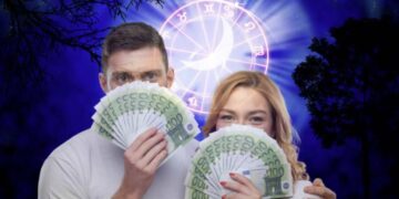 Ad agosto, il segno del Leone si trova nella posizione di massimo splendore grazie alla carta del Sole che rappresenta la massima espressione di forza personale,