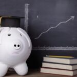 La spesa media per l’acquisto dei libri di testo obbligatori si attesta oggi intorno ai 620 euro per famiglia