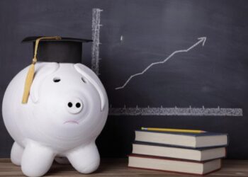 La spesa media per l’acquisto dei libri di testo obbligatori si attesta oggi intorno ai 620 euro per famiglia