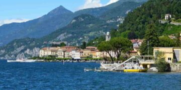 borgo sul lago poco distante da roma