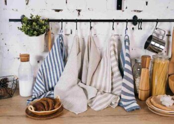 Il segreto che rovina i panni da cucina in lavatrice