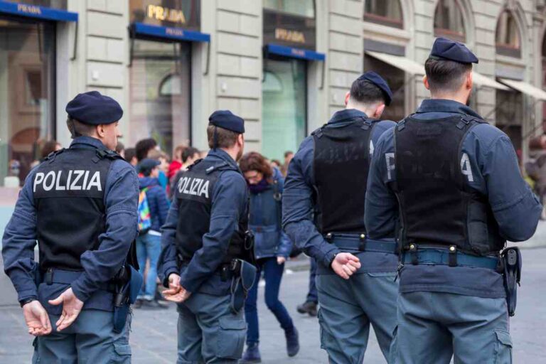 Rischi fino a 400€ di multa se guidi così, le nuove regole sono severissime