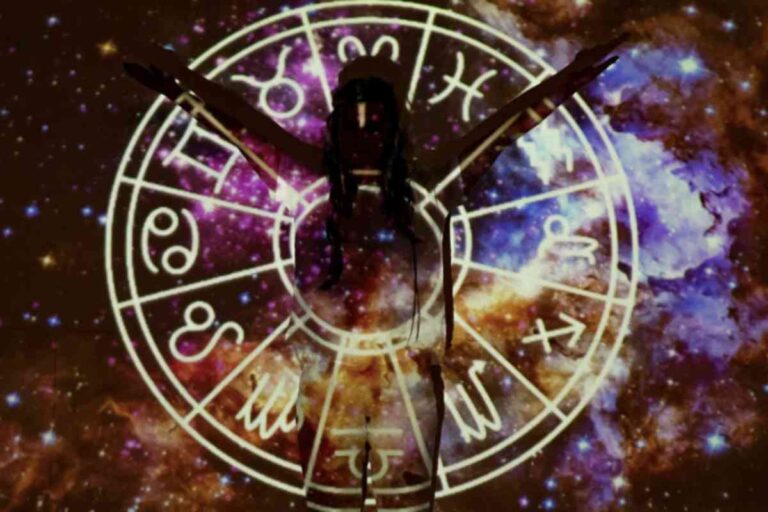 l movimento lento e potente di pianeti come Plutone, Urano, Nettuno, Saturno e Giove influisce in modo significativo sulle energie cosmiche