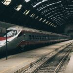 In Europa, optare per il trasporto su rotaia rispetto all’aereo rimane ancora un lusso accessibile a pochi. A confermarlo è l’ultima analisi di Greenpeace