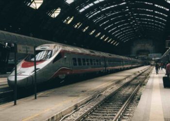 In Europa, optare per il trasporto su rotaia rispetto all’aereo rimane ancora un lusso accessibile a pochi. A confermarlo è l’ultima analisi di Greenpeace