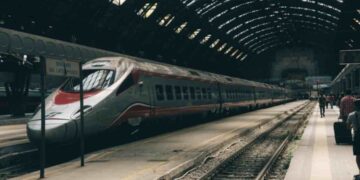 In Europa, optare per il trasporto su rotaia rispetto all’aereo rimane ancora un lusso accessibile a pochi. A confermarlo è l’ultima analisi di Greenpeace