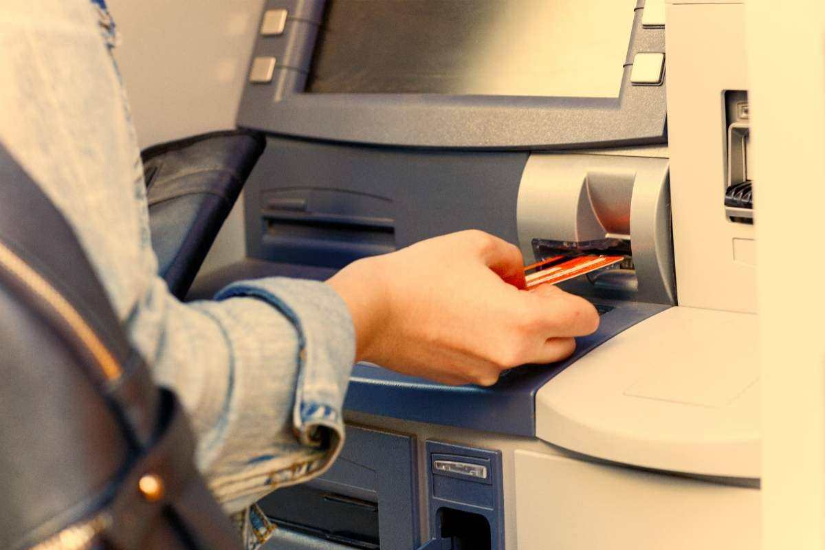 rivoluzione bancomat: non potrai più usare la tua carta come prima