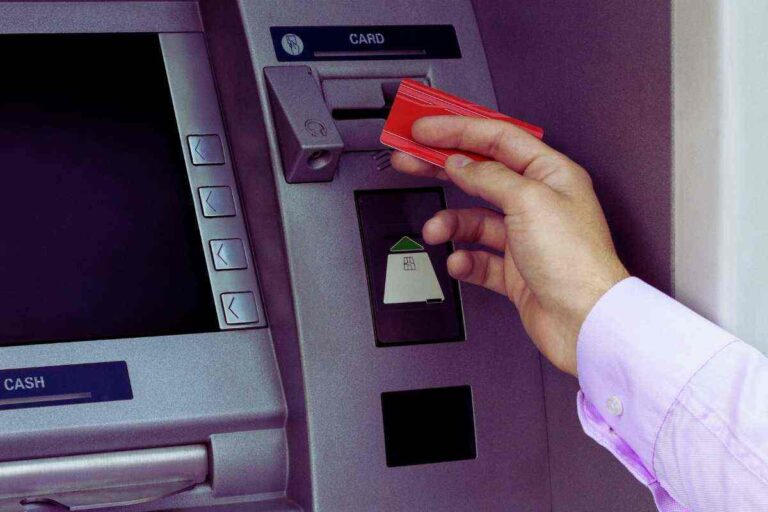 rivoluzione bancomat: non potrai più usare la tua carta come prima