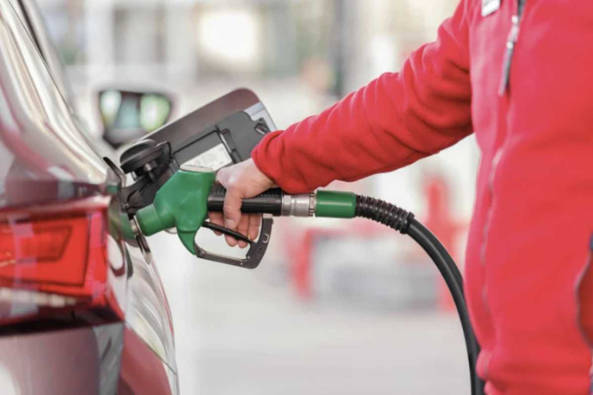 L’ADAC ha pubblicato una tabella dettagliata che riporta i prezzi medi di benzina e diesel in tutti i Paesi europei, aggiornata al 2025.