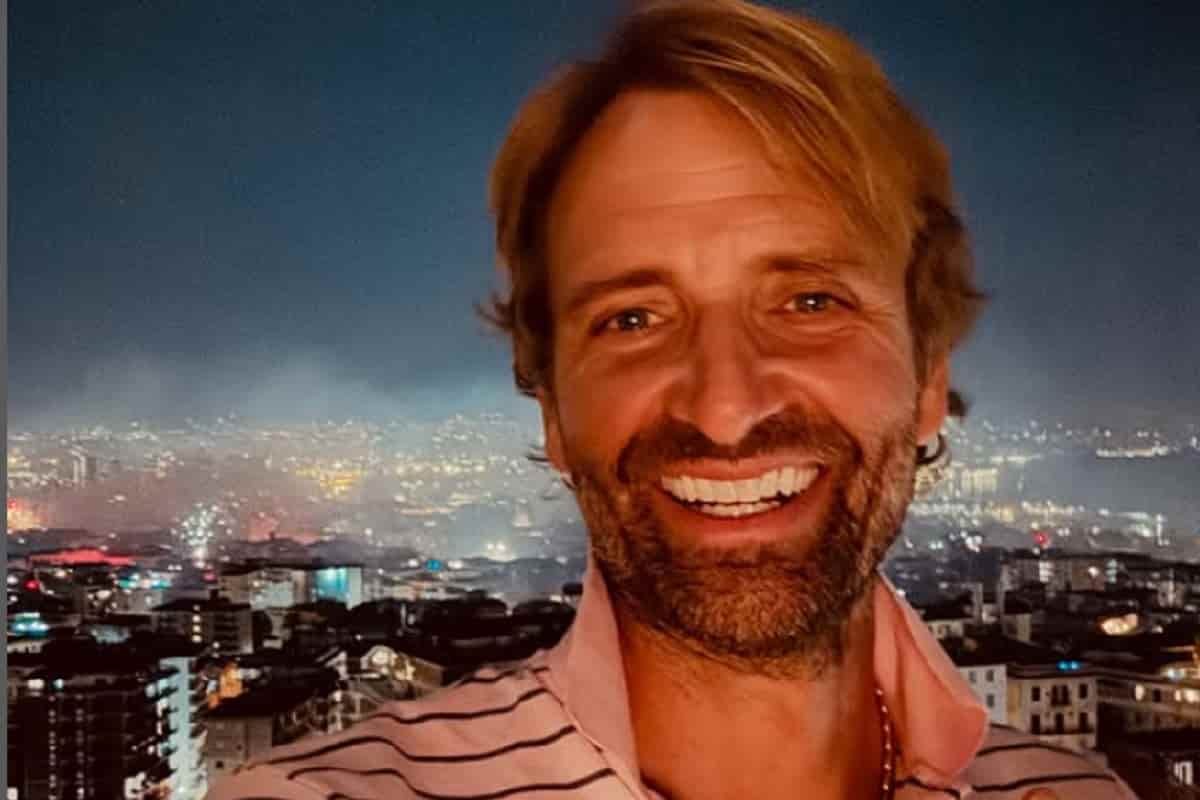 co-conduttore ballando con le stelle dall'isola dei famosi