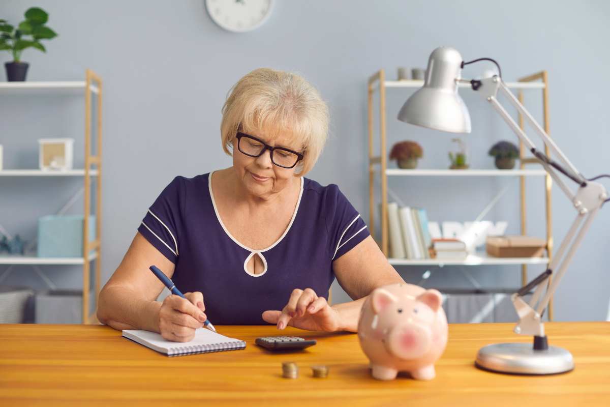 Pensioni, maxi sconto di 52 mesi sull'età
