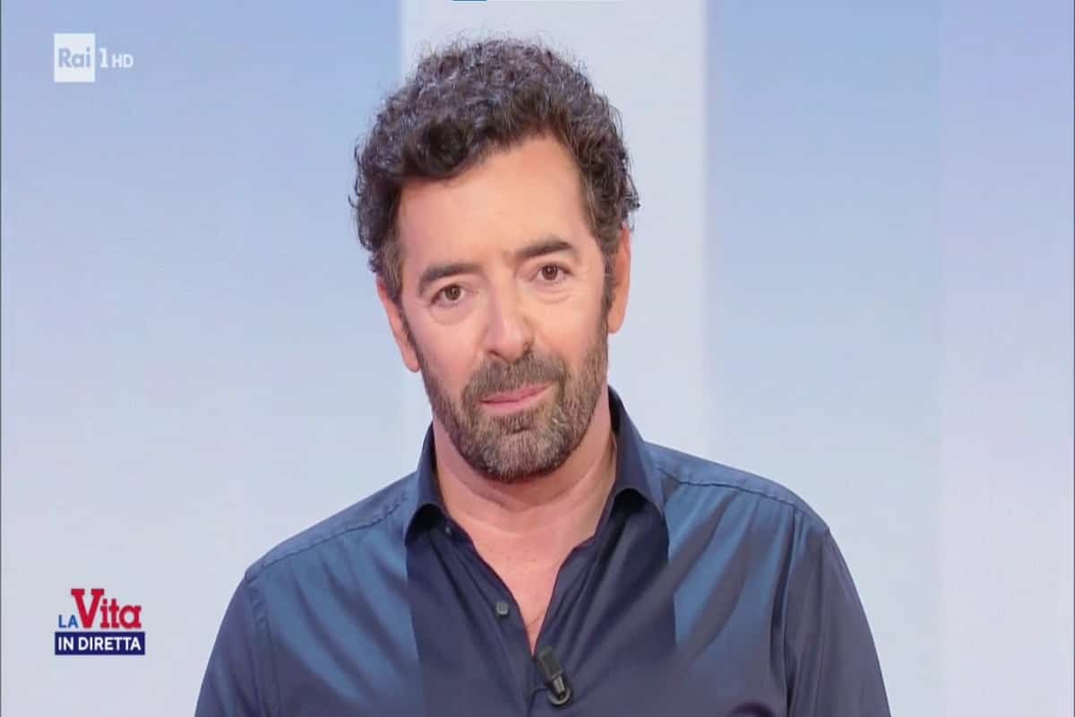dentro la notizia opinionisti verso la vita in diretta