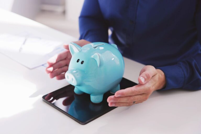 Pensioni, maxi sconto di 52 mesi sull'età