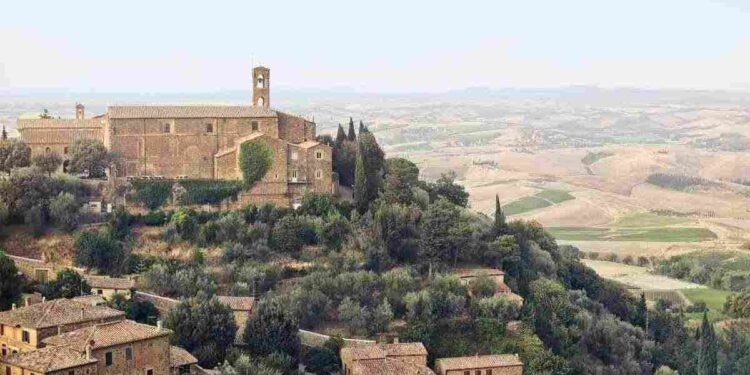 Una finestra sul paradiso, l’incredibile terrazza medievale nascosta nella natura, tutti i dettagli