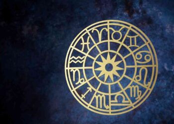 Oroscopo ottobre 2025: un segno dice addio all'amore