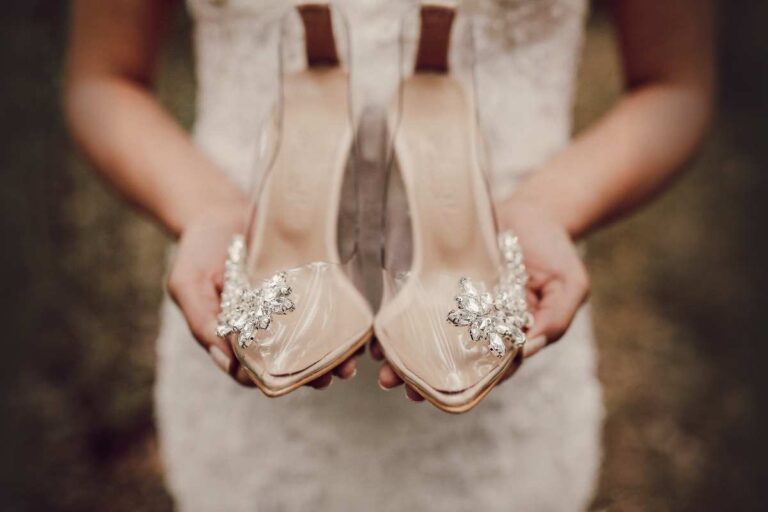 Selezionare le scarpe da sposa