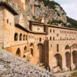 La rocca abbaziale dei borgia a subiaco: il monastero più bello d'italia