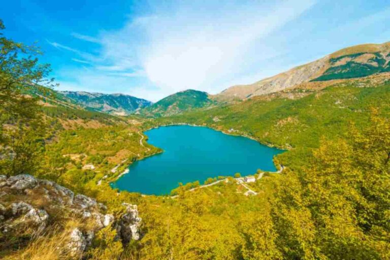 Lago a forma di cuore