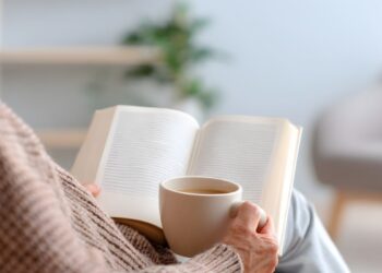 Leggere libro