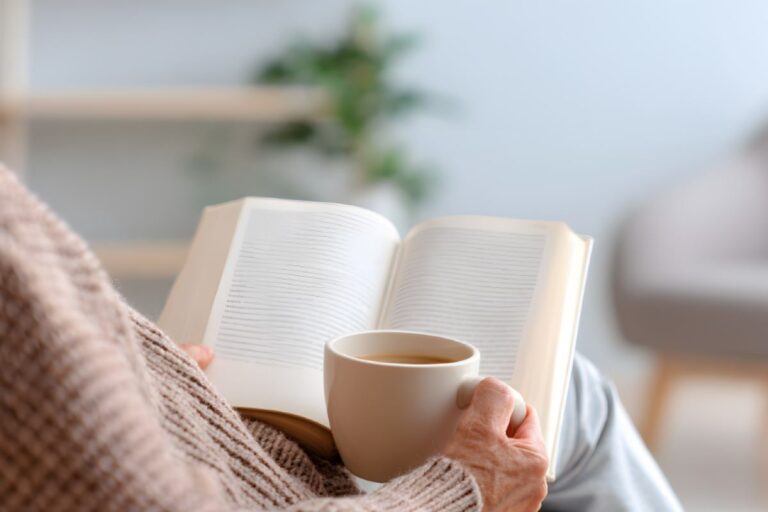 Leggere libro